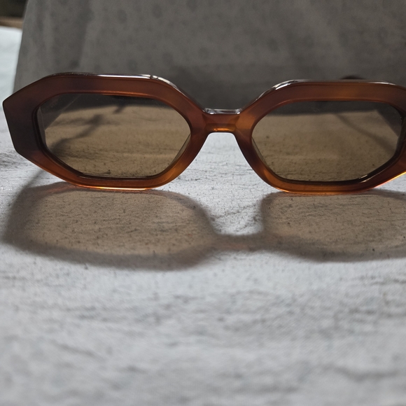 Elegant Brown Geometric Sunglasses - Picture 1 of 3